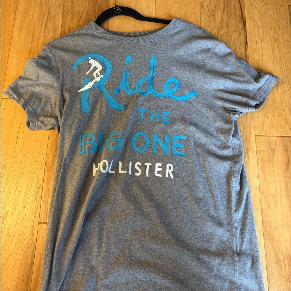 Hollister Gray and Blue Graphic Tee